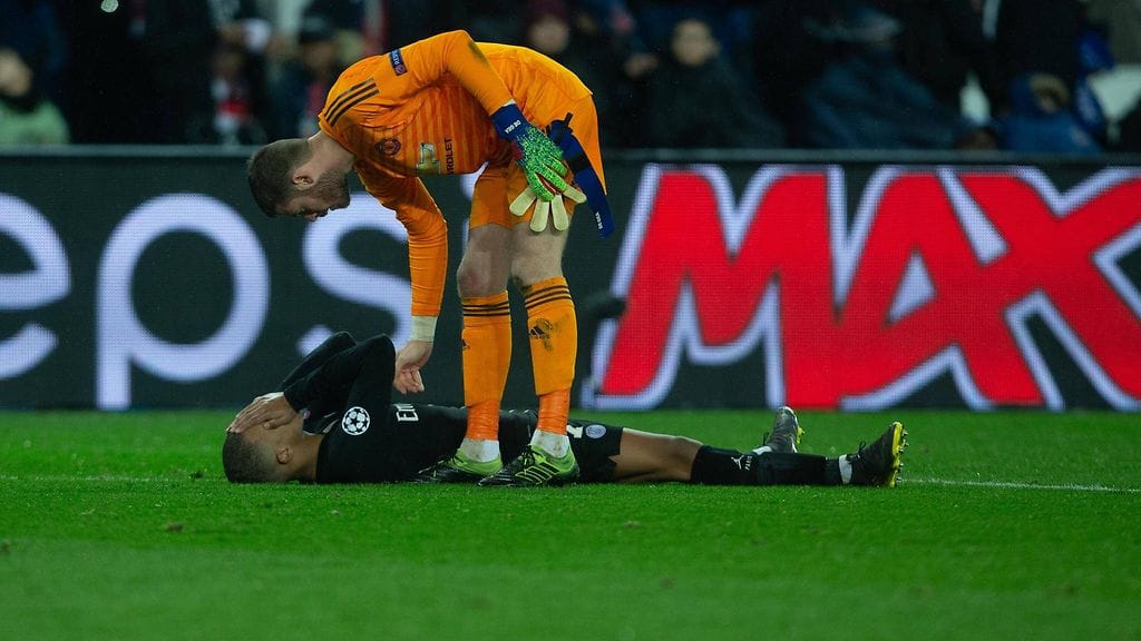 David De Gea lohdutti Mbappea tappion jälkeen.