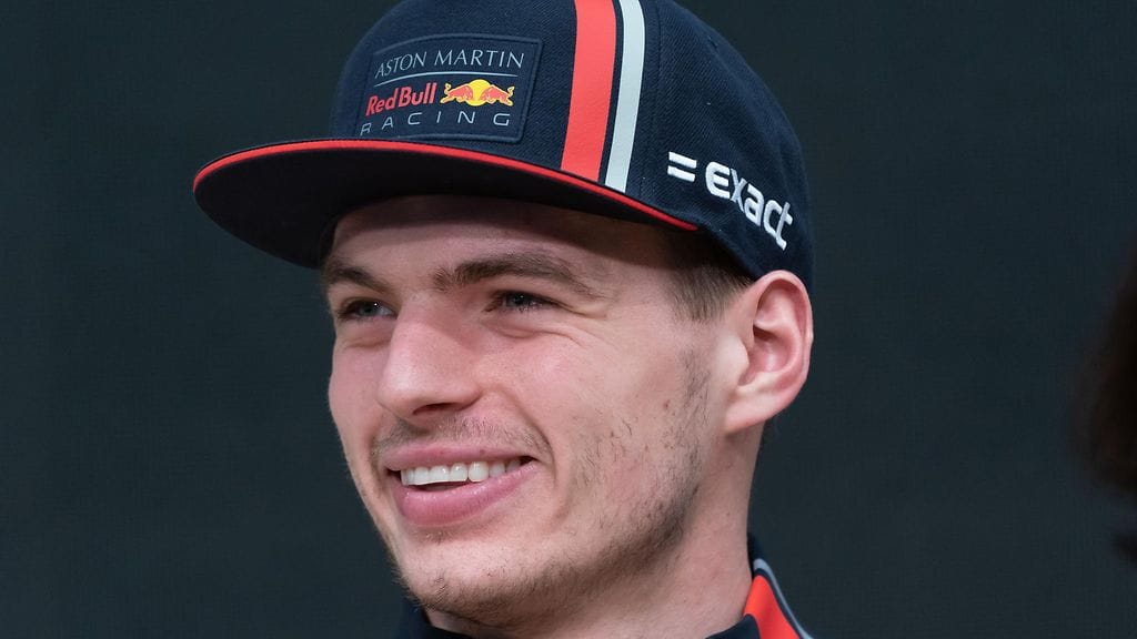 Max Verstappen suhtautuu varauksella puheisiin mestaruustaistelusta alkavassa F1-sarjassa.