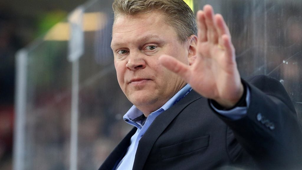 Pekka Virta suomi rajuin sanoin joukkueensa peliä.