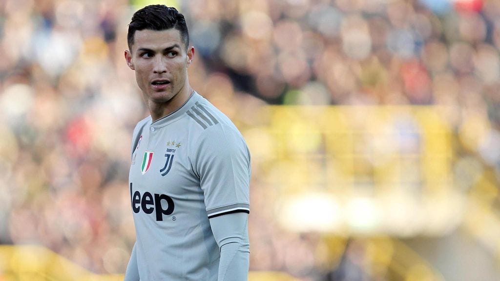 Cristiano Ronaldon tulkittiin rikkoneen Atletico Madrid -maalivahti Jan Oblakia.