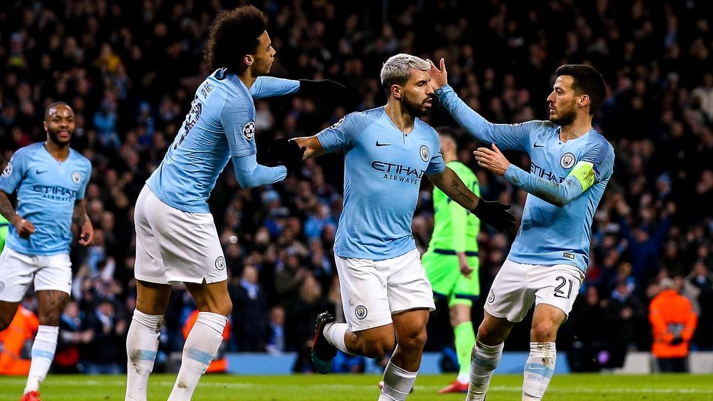 Manchester Cityn Sergio Agüero iski avausjaksolla kaksi maalia Schalken verkkoon.