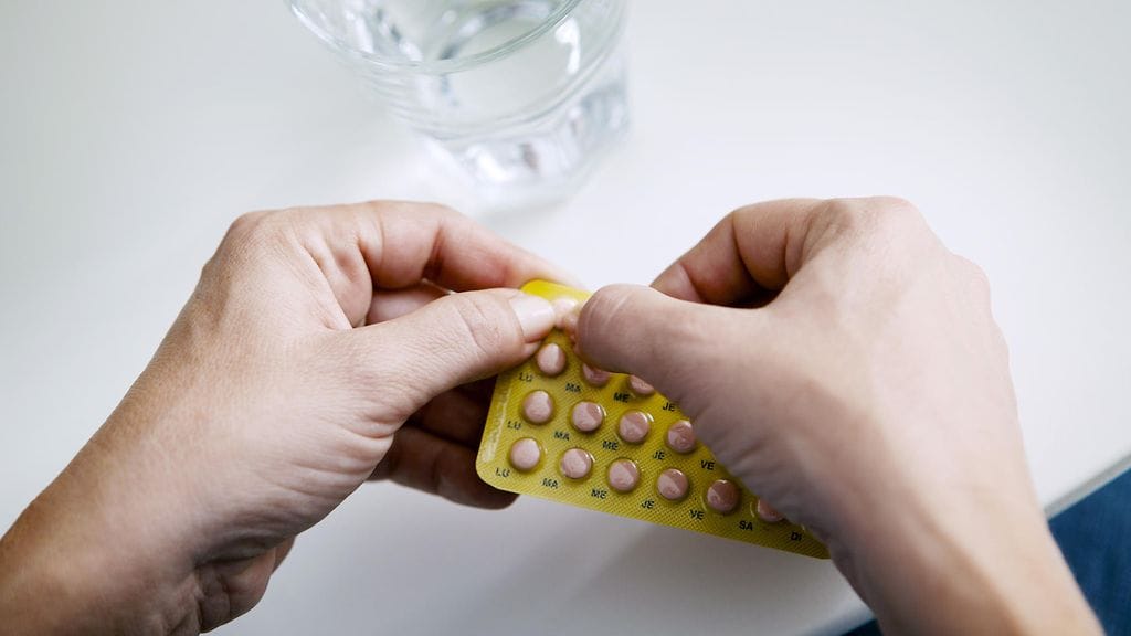 Pitkään jatkuva hormonikorvaushoito nostaa rintasyövän riskiä ja kenties myös Alzheimerin taudin riskiä. Kuvituskuva.
