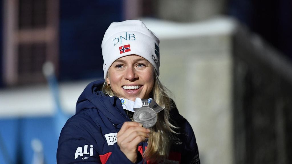 Tiril Eckhoff voitti ampumahiihdon MM-hopeaa naisten takaa-ajokilpailussa.