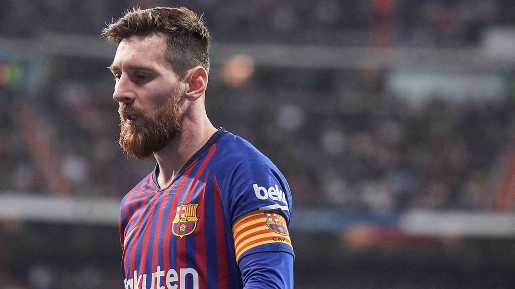 Lionel Messi vei FC Barcelonan johtoon Lyonia vastaan.