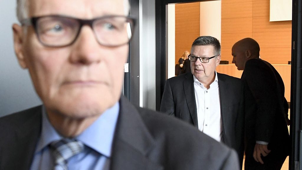 Helsingin poliisin tietolähteiden rekisteröimättä jättäminen on saattanut poliisipomoja aina poliisiylijohtajaan asti syytteeseen virkarikoksista.