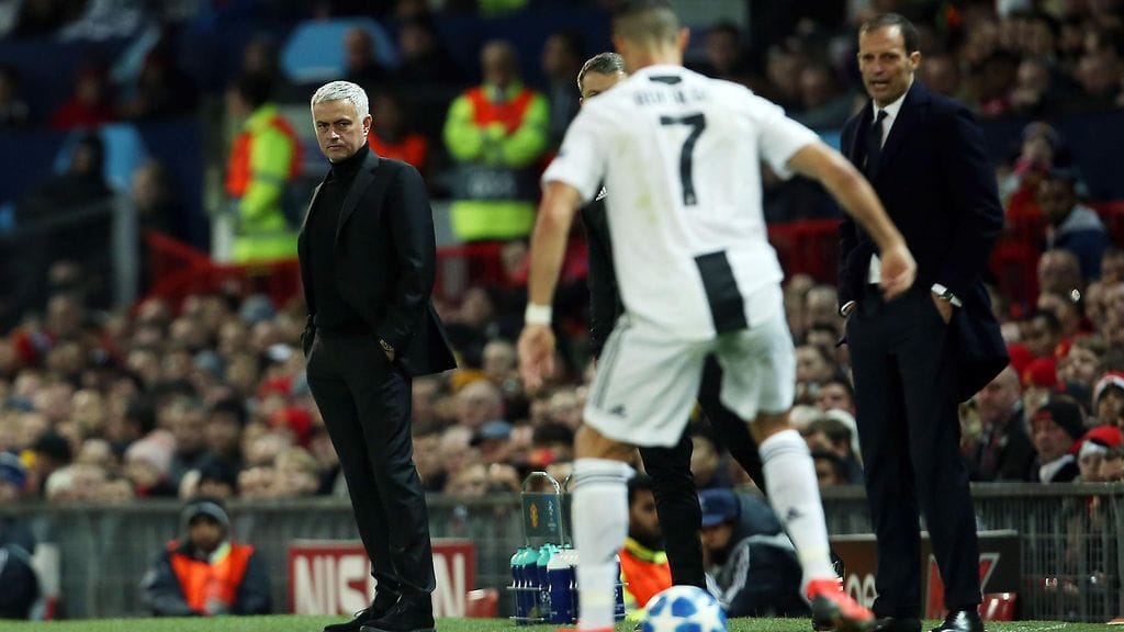 José Mourinho suitsuttaa Cristiano Ronaldon ominaisuuksia.