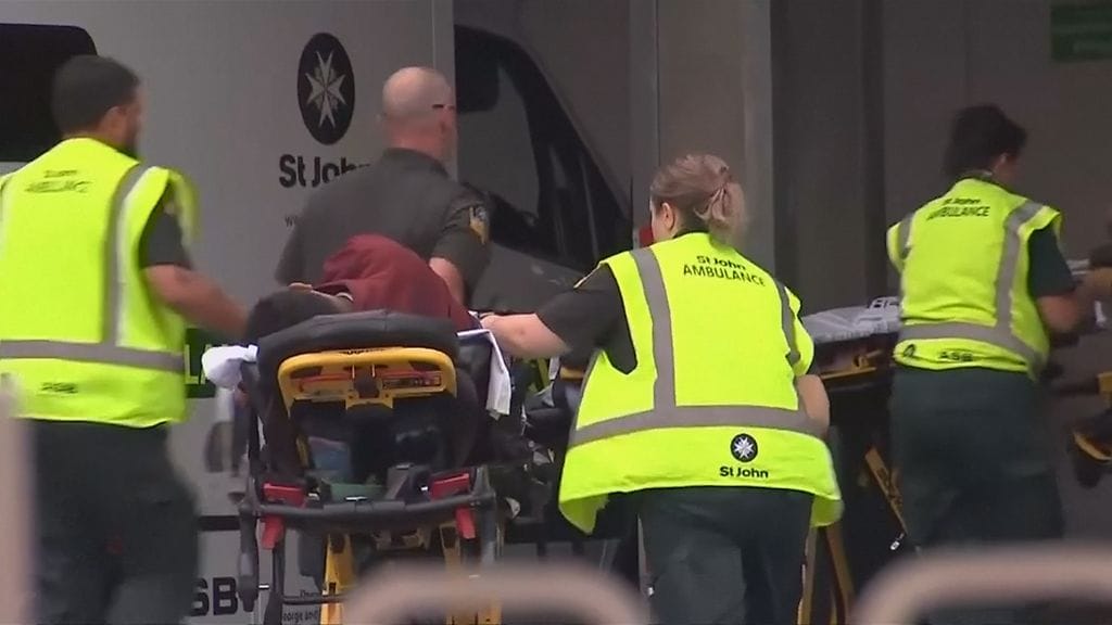 Ammuskelussa loukkaantuneita vietiin sairaalaan.