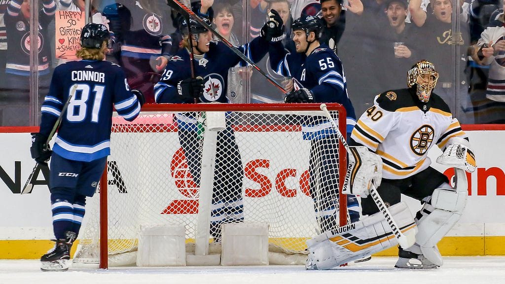 Patrik Laine oli mukana joukkueensa kahdessa ensimmäisessä osumassa Bostonia vastaan.
