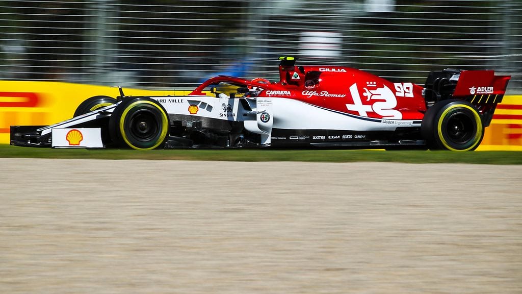 Kimi Räikkösen autoa koristavat taas Shellin tunnukset.