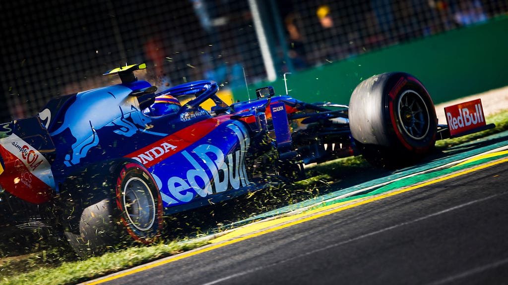 Alexander Albon rymisteli moneen kertaan ulos perjantain harjoituksissa Australiassa.
