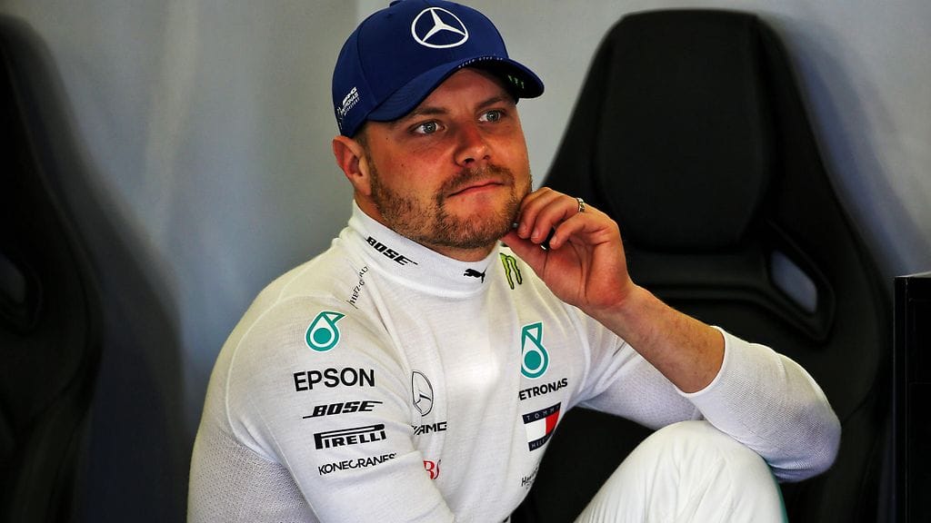 Valtteri Bottas saattoi hymyillä perjantain vapaiden harjoitusten jälkeen Australian Melbournessa.
