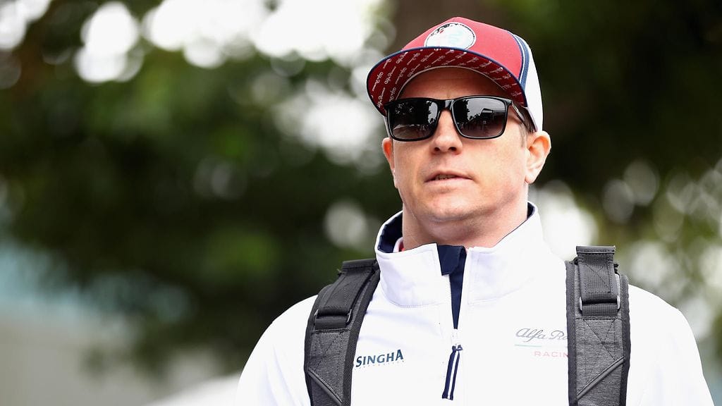 Kimi Räikkönen antoi pienen sivalluksen ex-F1-maailmanmestari Damon Hillille Australian Melbournen aika-ajojen jälkeen.