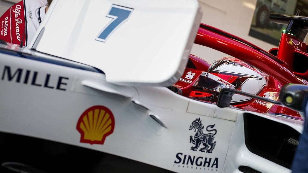 Kimi Räikkönen odotteli kärsivällisesti omaa vuoroaan lauantain aika-ajojen kolmannessa osiossa.