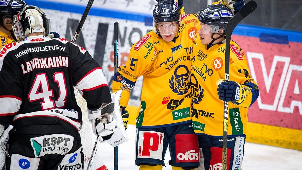 Lukko otti ensimmäisen kiinnityksen suoraan puolivälieräpaikkaan.