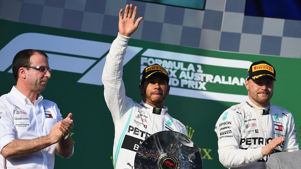 Lewis Hamilton nousi Valtteri Bottaksen jälkeen toiseksi Australian F1-kisassa.