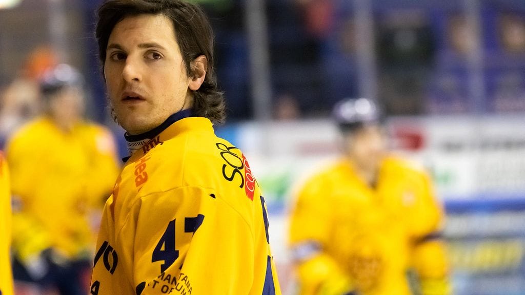 Lukon Manuel Ganahl on sivussa toisesta pudotuspeliottelusta JYPiä vastaan.