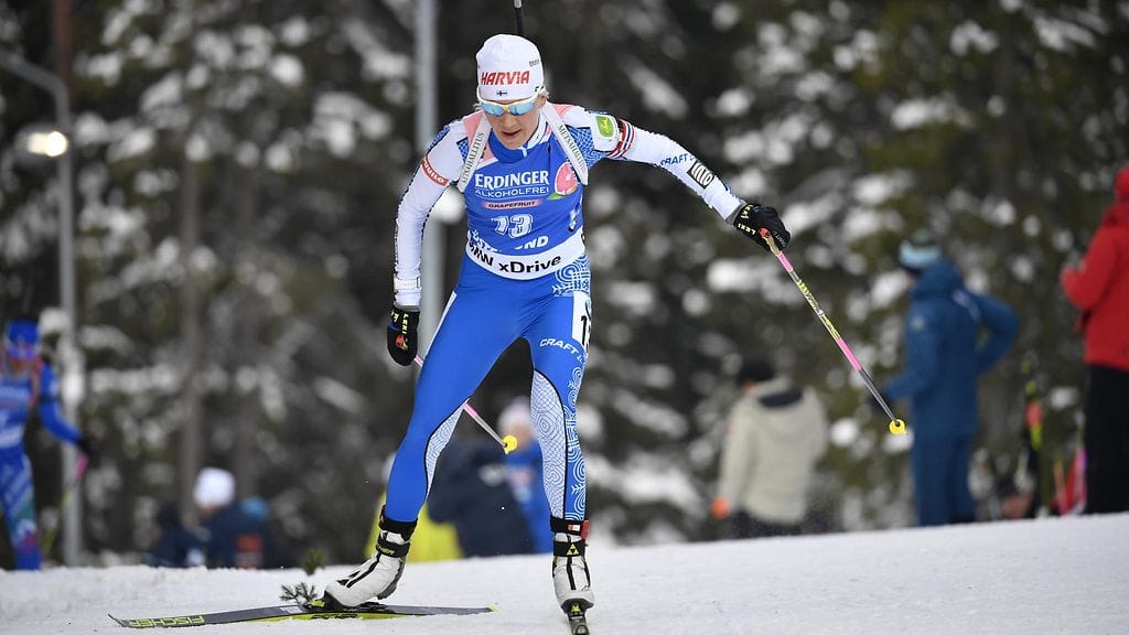 Kaisa Mäkäräinen putosi katkerasti mitalitaistosta viimeisellä ampumapaikalla.