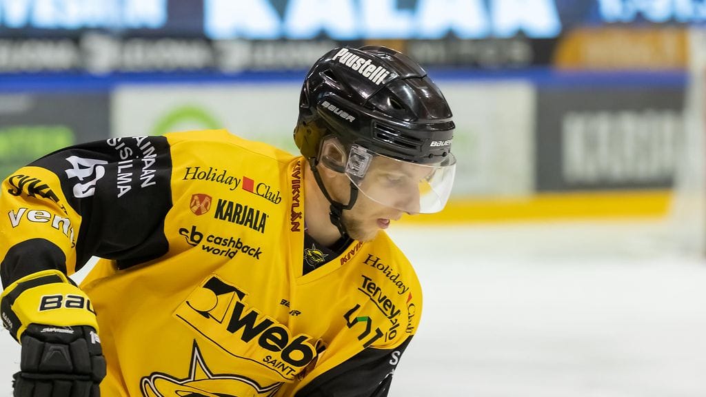 Micke Saari koki kovia toisessa erässä Ilvestä vastaan.