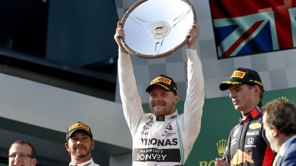 Ex-F1-maailmanmestari Jacques Villeneuve tylytti lauantaina, mutta mitäs kävikään sunnuntaina? Valtteri Bottas näytti hauista ja nosti voittopokaalin ylös Australian Melbournessa.