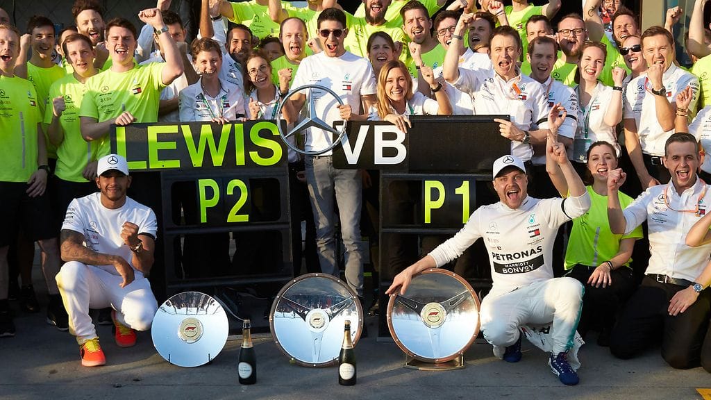 Mercedes juhli kaksoisvoittoa Australian GP:ssä.