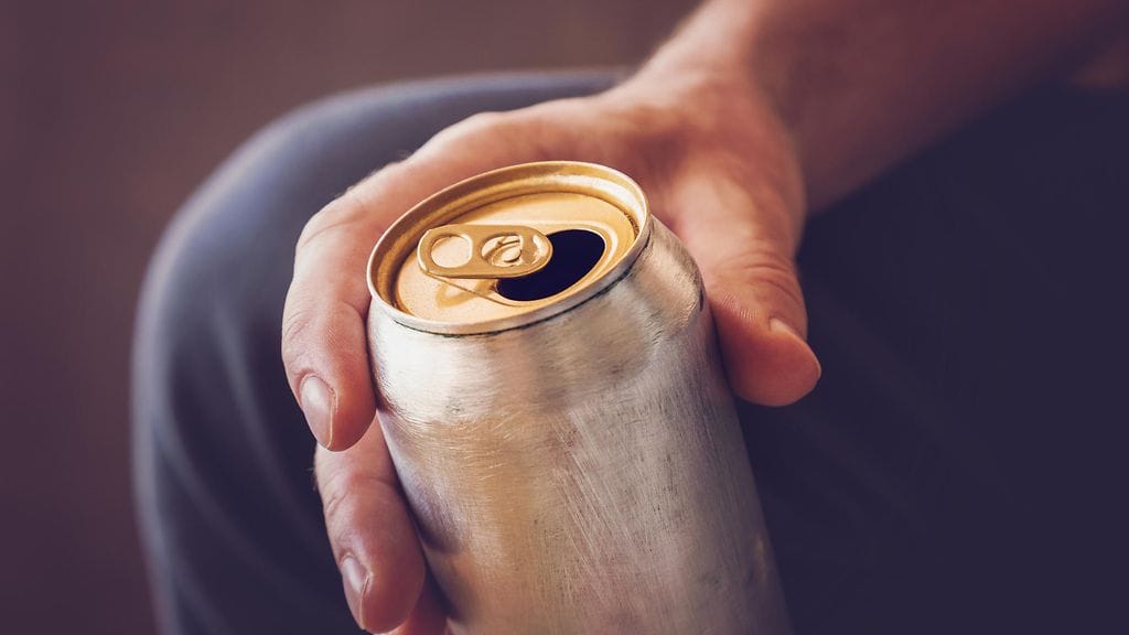 Miehen juhlinta päättyi vasta aamuvarhaisella. Kuvituskuva.