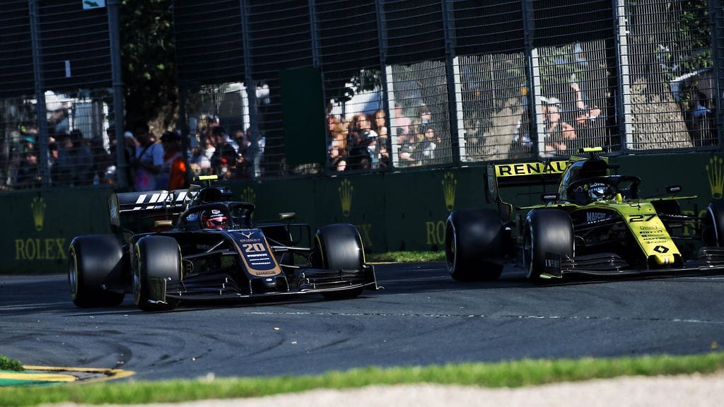 Kevin Magnussen (vasemmalla) ja Nico Hülkenberg (oikealla) olivat jälleen tukkanuottasilla, kun F1-kausi käynnistyi Australiassa.