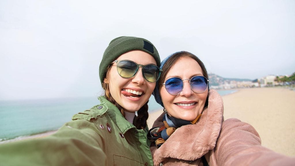 Kauneuskirurgi Julian De Silva väittää, että naiset alkavat muistuttaa äitejään, kun he täyttävät 33 vuotta.