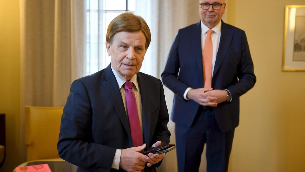 Eduskuntatyöstä luopuvat konkaripoliitikot keskustan Mauri Pekkarinen (vas.) ja SDP:n Eero Heinäluoma tapasivat mediaa eduskunnassa Helsingissä 19. maaliskuuta 2019. Molemmat ovat ehdolla kevään europarlamenttivaaleissa.