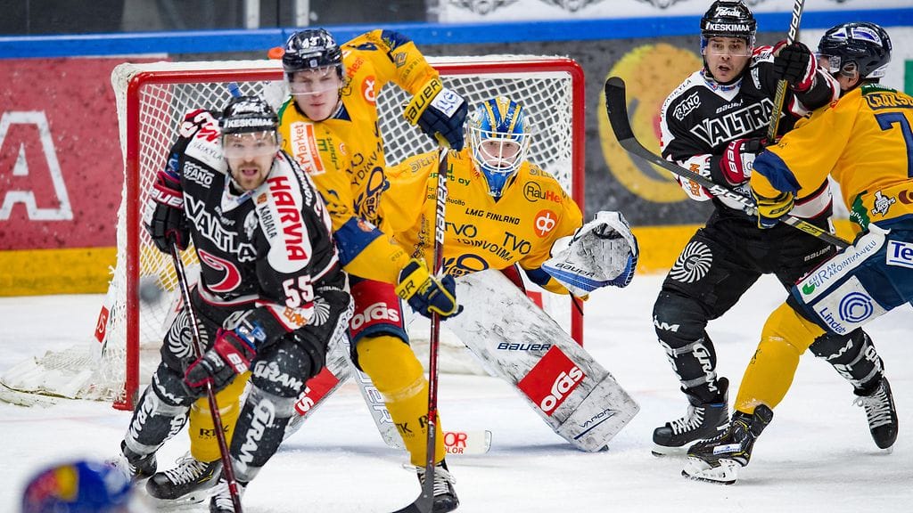 Jääkiekko on yhä suomalaisten suosikkilaji.