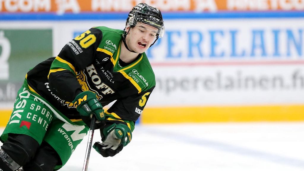 Samuli Vainionpää rymyää kovaotteisesti.