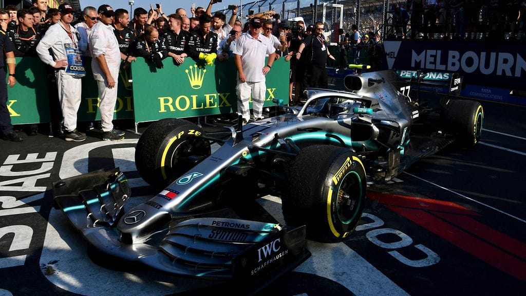 Valtteri Bottaksen Mercedes parc fermé -alueella Australian GP:n jälkeen.