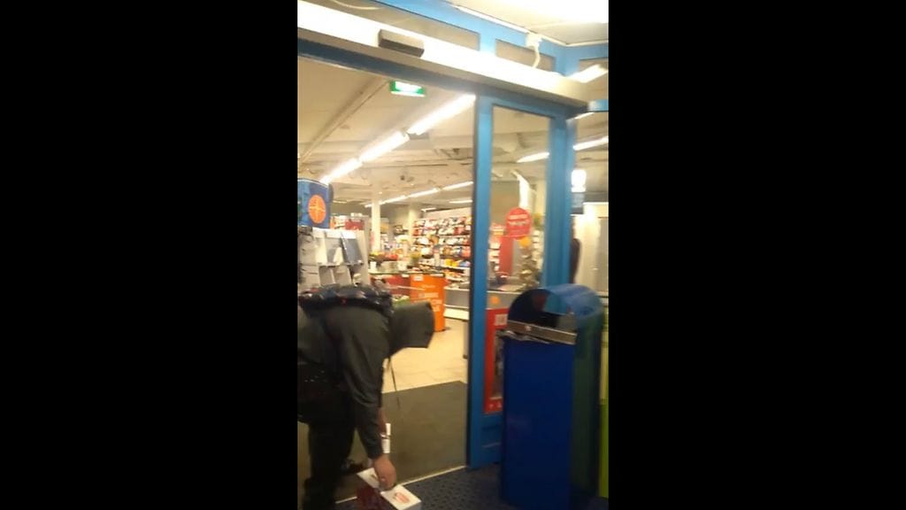 Nuoret kaljaryöstäjät kuvasivat tekonsa ja toinen nauroi päälle