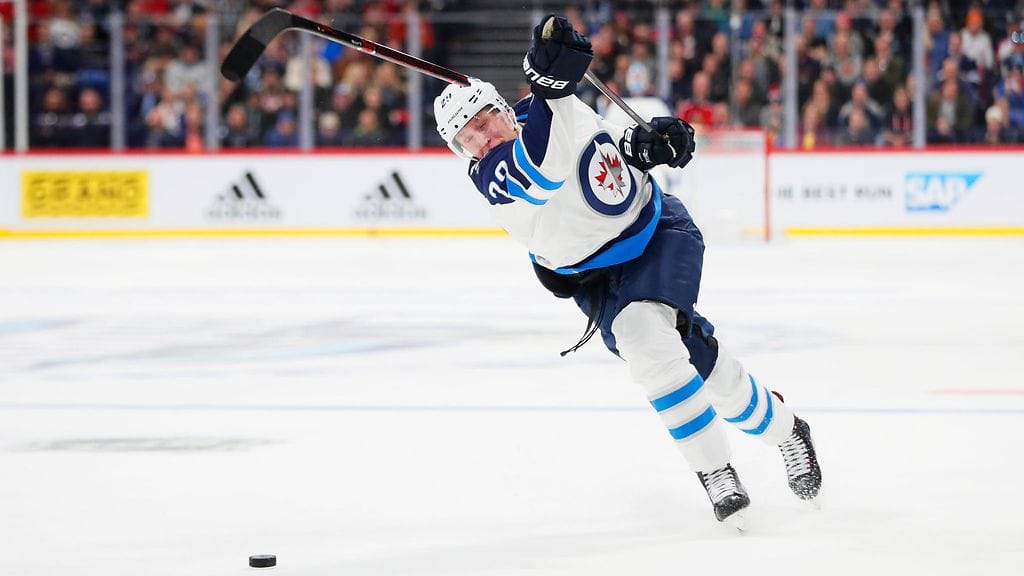 Patrik Laine tunnetaan lasermaisesta laukauksestaan.