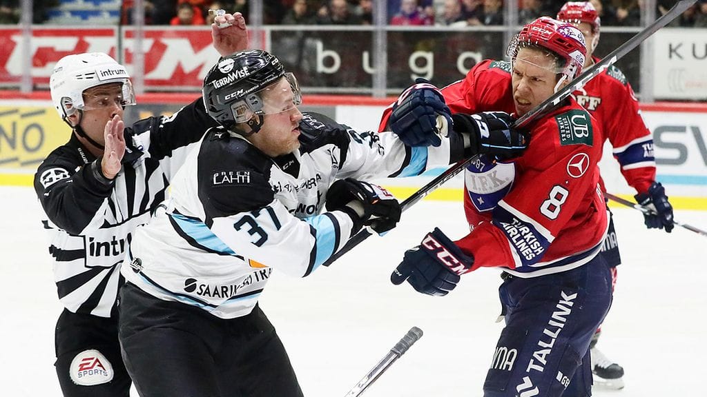 Pelicansin Roope Elimäki ja HIFK:n Ville Varakas ottivat toisistaan mittaa maaliskuun alun kohtaamisessa Helsingissä.