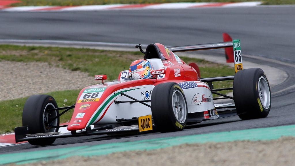 Juan Manuel Correa hyppää Alfa Romeon vahvuuteen.