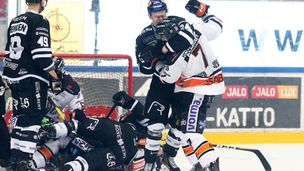 TPS:n ja HPK:n välillä otettiin välillä kovemmin miehestä mittaa.