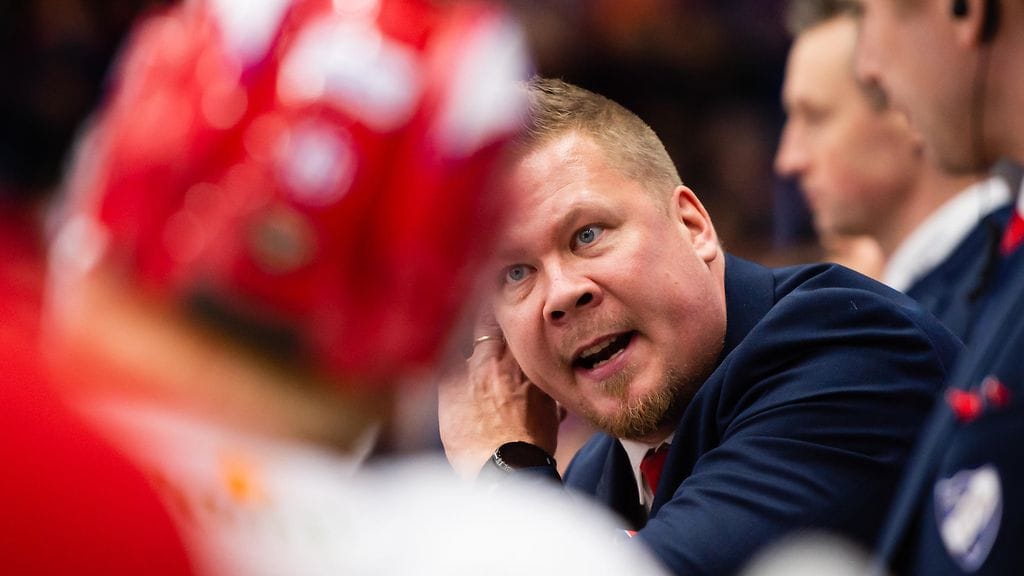 HIFK:n Jarno Pikkaraisen valmennusratkaisut eivät miellytä Petteri Sihvosta.