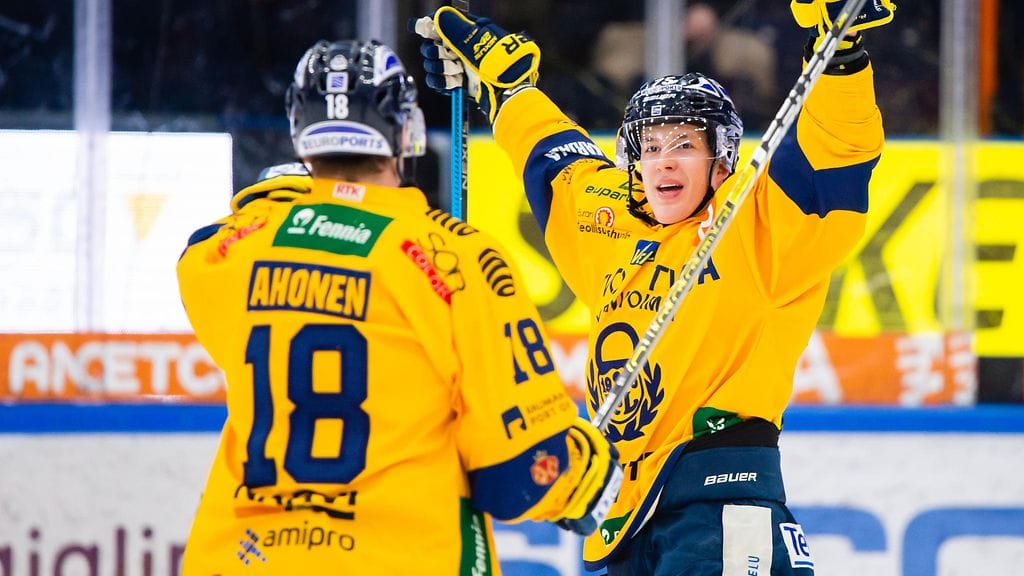 Arttu Ilomäki teki avauserässä kaksi maalia Tapparaa vastaan.