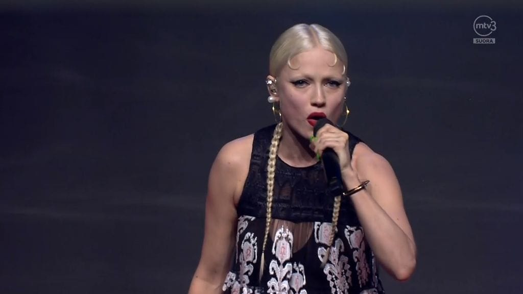 Chisu päätti esiintymistaukonsa Jussi-gaalan lavalla.