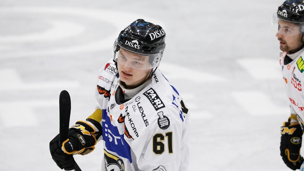 Teemu Kivihalme täräytti Kärpille 4-3-voittomaalin 1. puolivälieräottelussa Ilvestä vastaan.