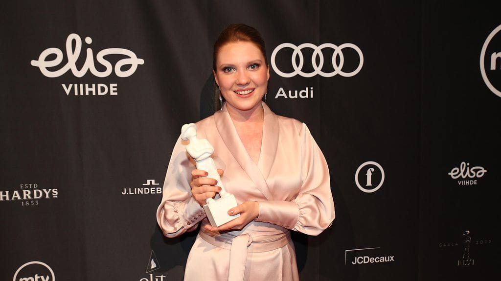 Satu Tuuli Karhu palkittiin parhaasta naissivuosasta Jussi-gaalassa 22. maaliskuuta 2019.