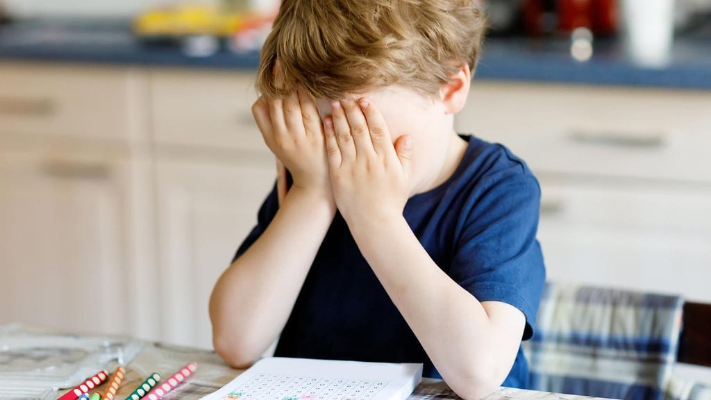 Viisivuotiaan ei voi olettaa vielä kirjoittavan täysin oikein. Kuvituskuva.