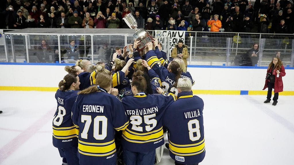 Blues juhli jääkiekon Suomen mestaruutta.