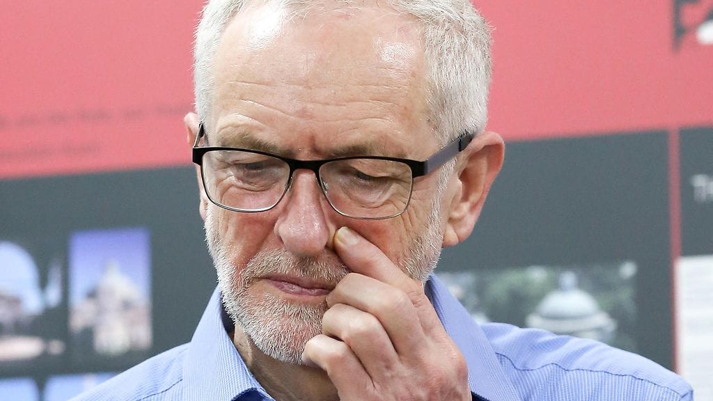 31-vuotias mies rikkoi kananmunan muslimiyhteisökeskuksessa vierailleen Corbynin päähän 3. maaliskuuta Lontoossa.