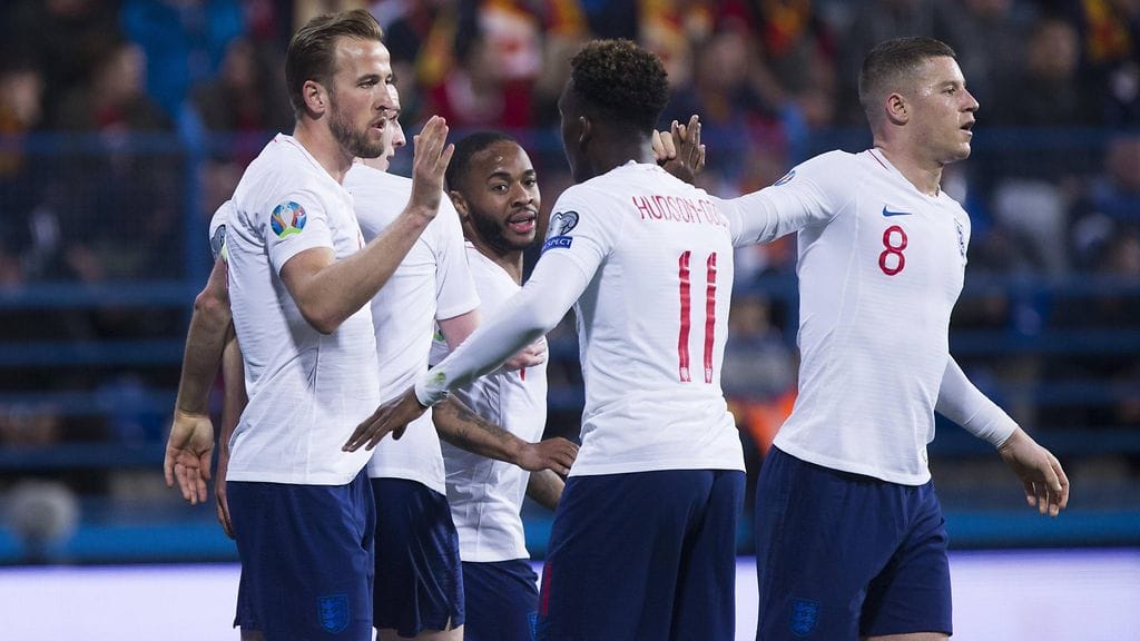 Englanti nuiji Montenegron vieraissa maalein 5–1.