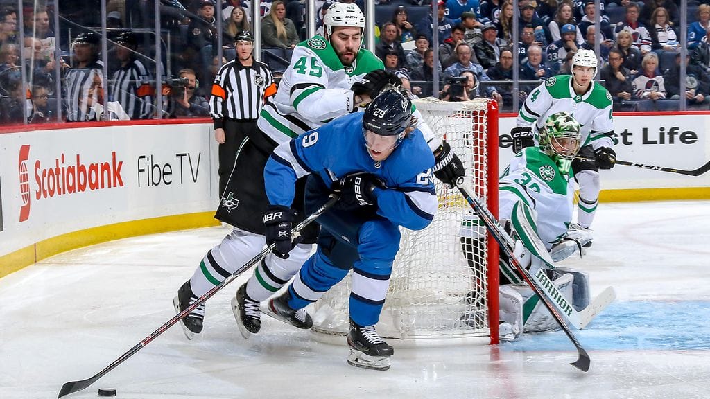 Patrik Laine maalasi kauden 30. maalinsa ottelussa Dallas Starsia vastaan.