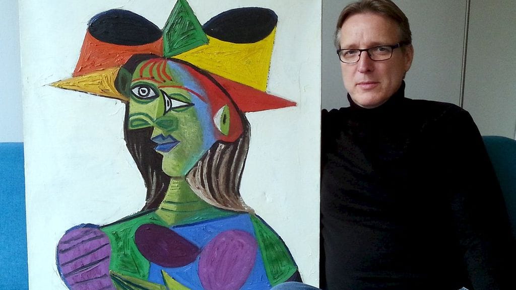 Kadonneita maalauksia mustasta pörssistä ammatikseen jäljittävä Brand tunnetaan liikanimellä "taidemaailman Indiana Jones" elokuvien seikkailija-arkeologin mukaan.