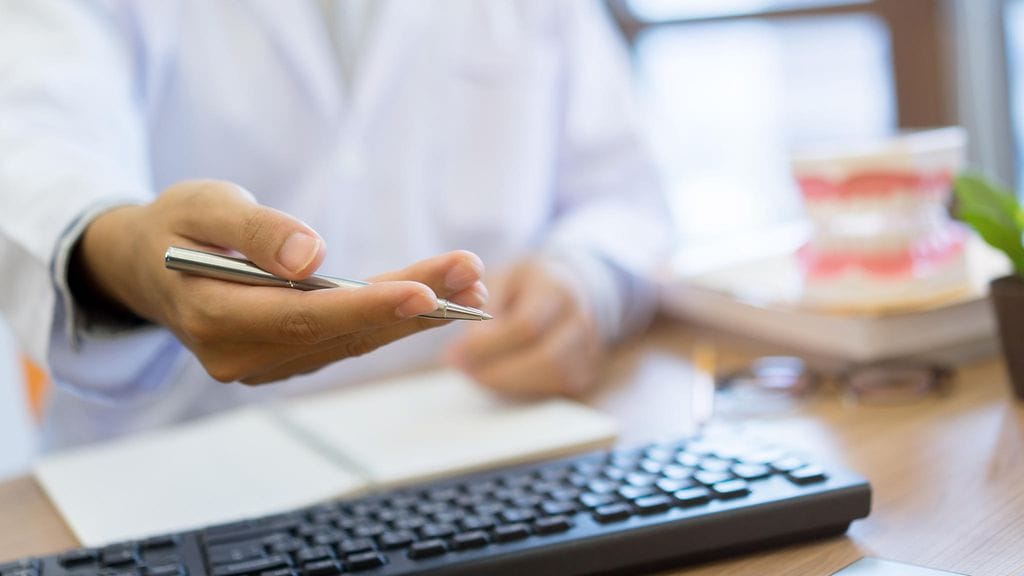 Naiselta evättiin kokonaan julkisen terveydenhuollon hedelmöityshoidot. Kuvituskuva.