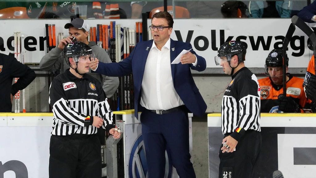 JYPin uusi valmentaja Pekka Tirkkonen näytti Wolfsburgin valmentajana, että häneltä löytyy tarpeen tullen kovaa tunnetta.