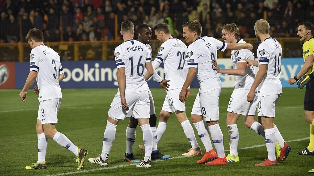 Huuhkajat kukisti Armenian 2-0 jalkapallon EM-karsinnoissa.